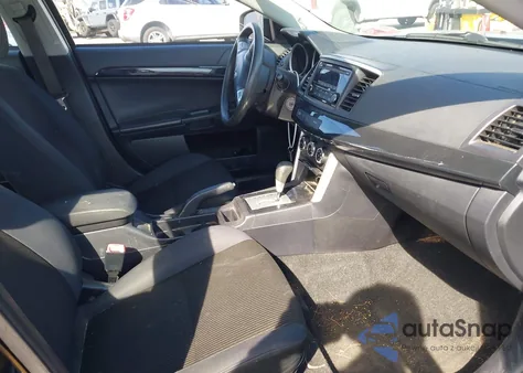 2016 Mitsubishi Lancer Es z USA, uszkodzony, nr VIN JA32U2FU5GU008003